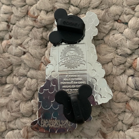 Disney’s Princess Cakes Mystery Pins — Jasmine - Picture 2 of 2